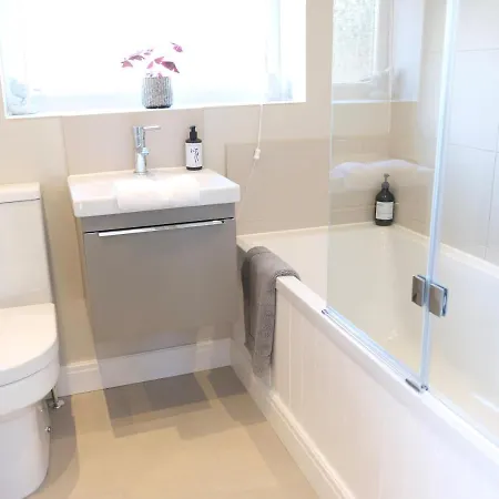 Chaloners, Free Parking, Large Garden, Close To Races & Centre *